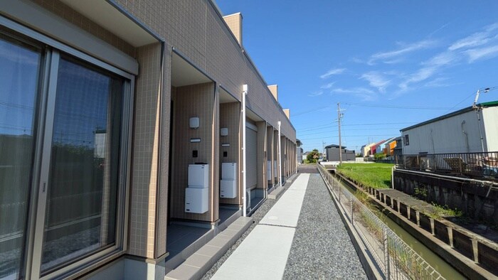 リーブルファイン鷹居の物件外観写真