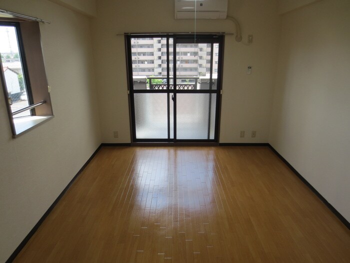 シャトゥルミエ－ルの物件内観写真