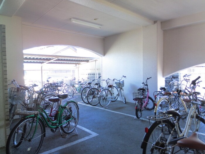 トレンツマンションの物件外観写真