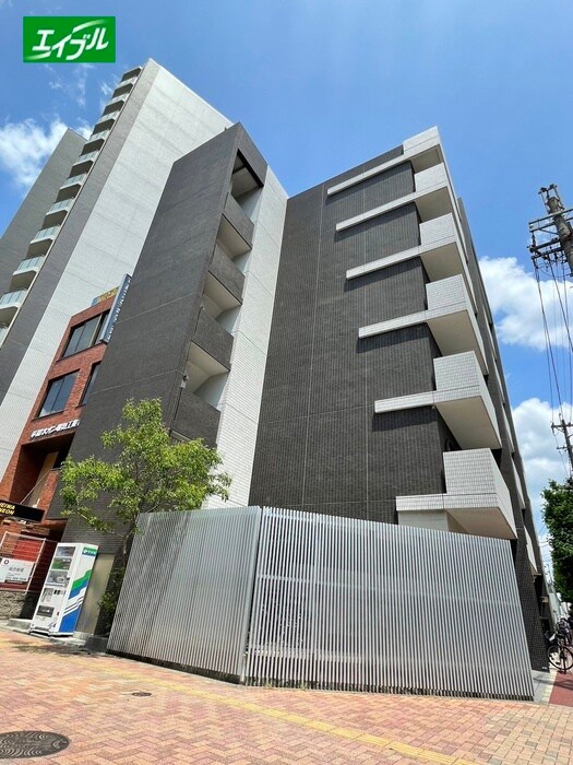 スティングレイつるまの物件外観写真