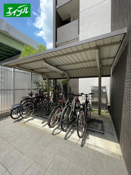 スティングレイつるまの物件外観写真