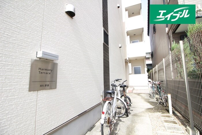 HS津金の物件外観写真