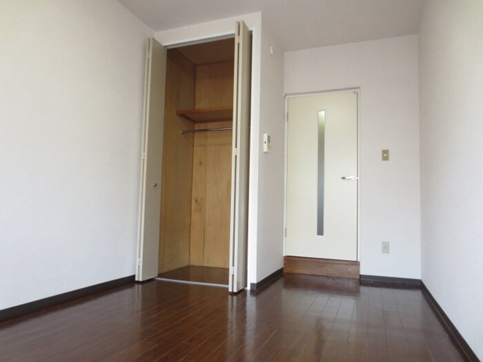 フレンズ西崎の物件内観写真