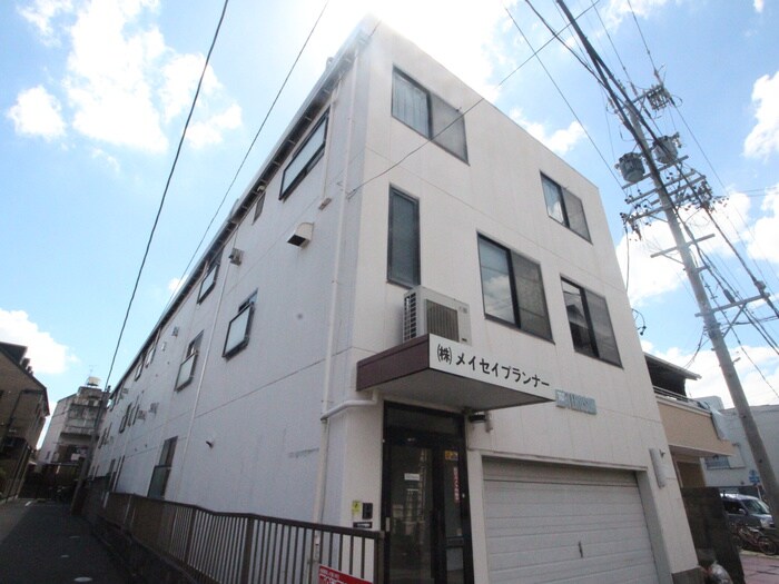 テロソンマンションの物件外観写真