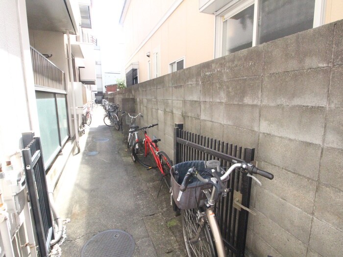 テロソンマンションの物件外観写真