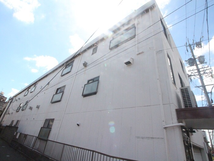 テロソンマンションの物件外観写真