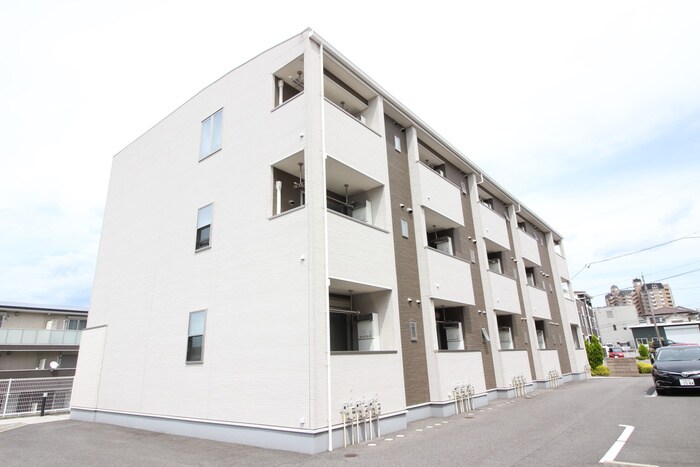 グリーンシティ竜美Ｊ棟の物件外観写真