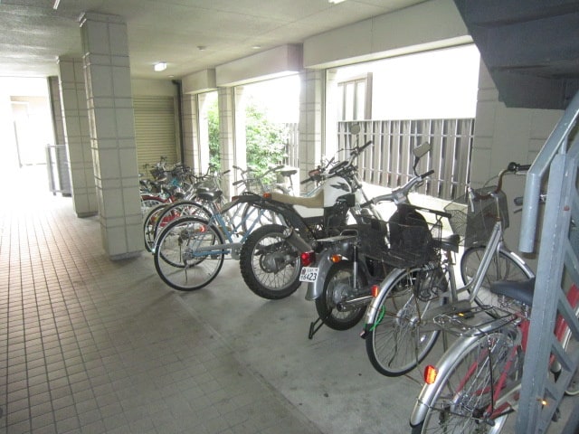 アヴェニュ－高畑の物件外観写真