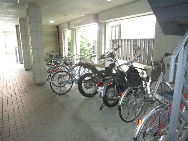 アヴェニュ－高畑の物件外観写真