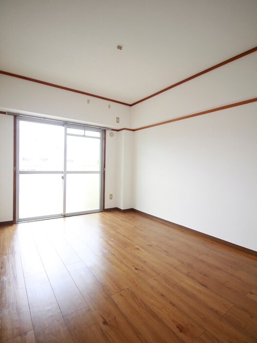 岡田マンションの物件内観写真