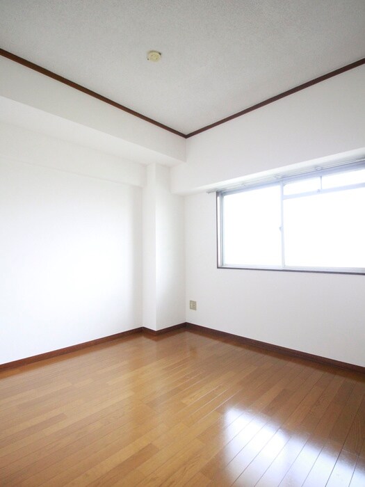 岡田マンションの物件内観写真