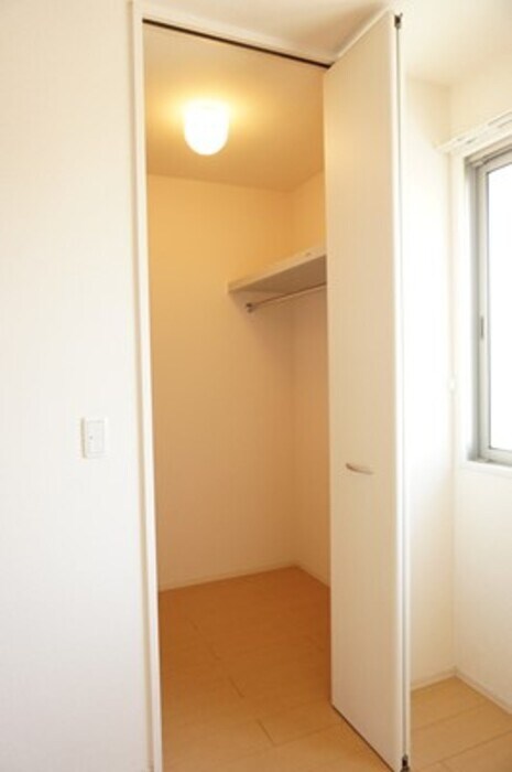 シャンポ－ル小碓の物件内観写真