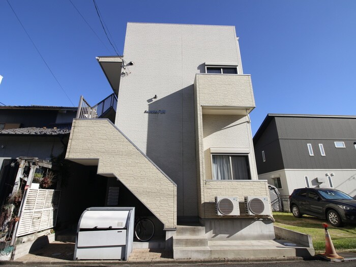 アンピオ八田の物件外観写真