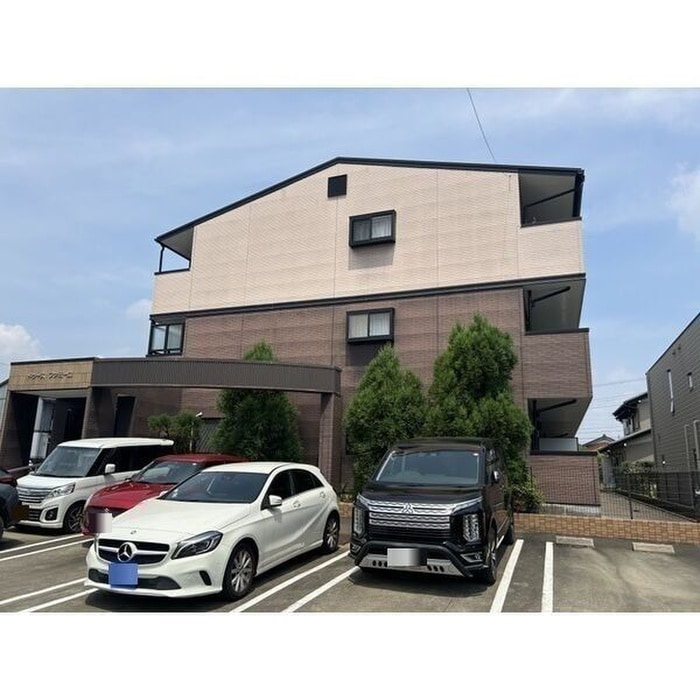 ドゥースファミーユの物件外観写真