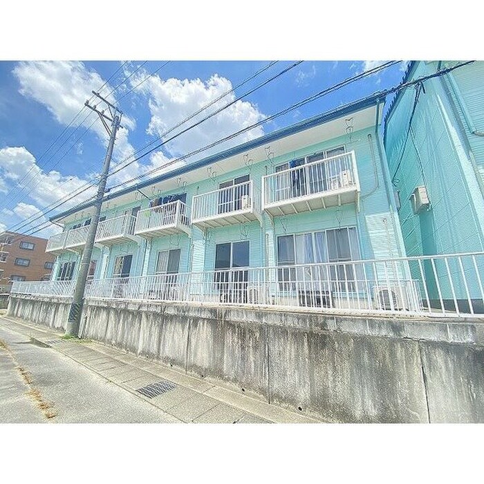 エブリワン西棟の物件外観写真