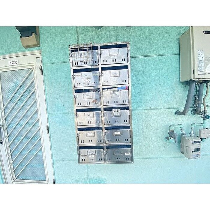 エブリワン西棟の物件外観写真