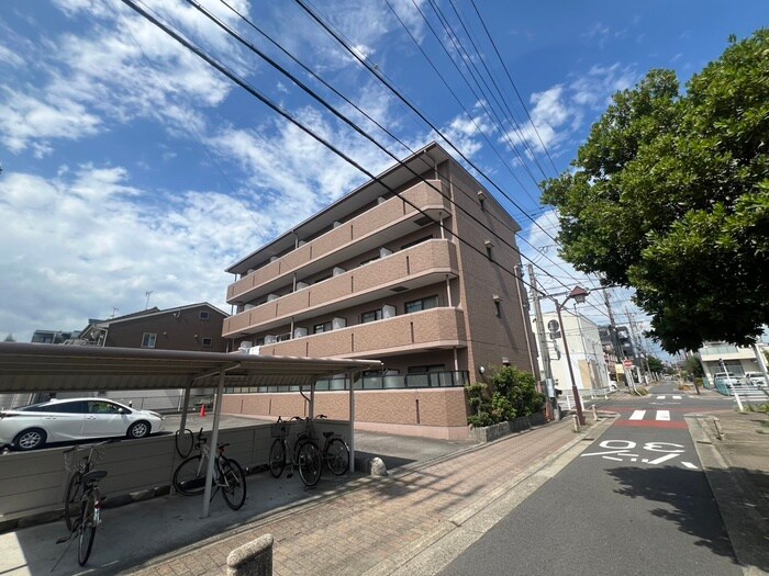 ハイツ草薙の物件外観写真