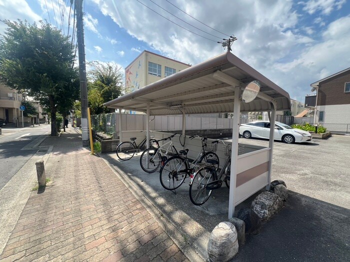 ハイツ草薙の物件外観写真