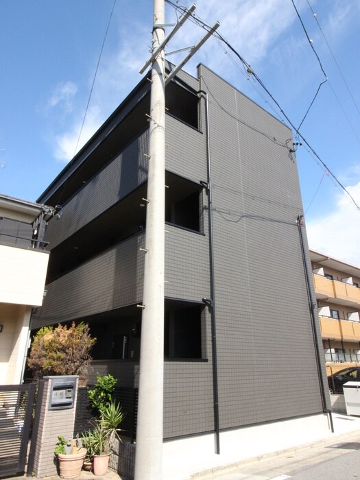 メゾンソレイユ名駅西の物件外観写真