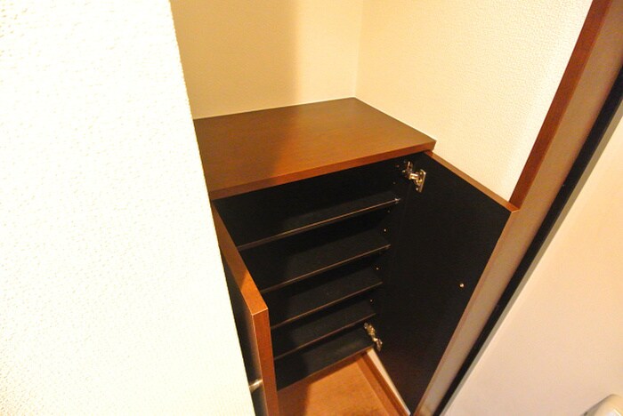 ＥＲＩＯＳ　ＣＯＵＲＴの物件内観写真