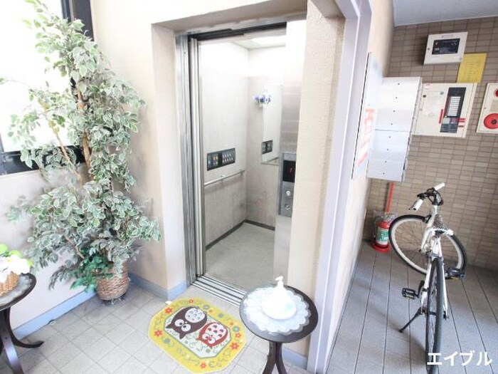 コンセルジュ．マンションの物件外観写真