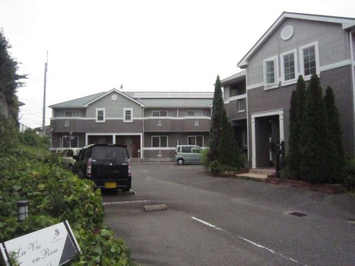 ラヴィアンローズの物件外観写真