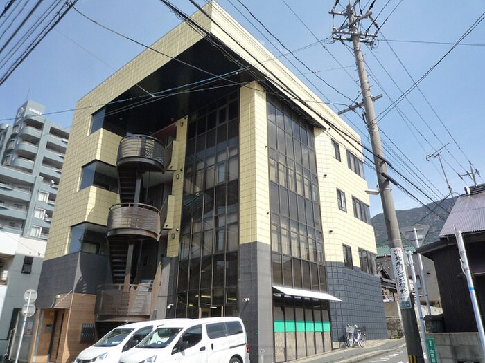 エボリューション高田の物件外観写真