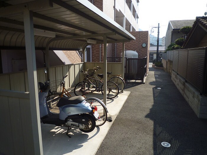 出屋敷館の物件外観写真