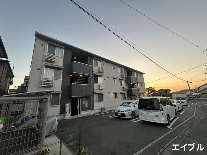 フリーデン国分の物件外観写真