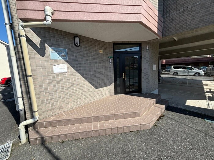 ロージュマン中曽根の物件外観写真