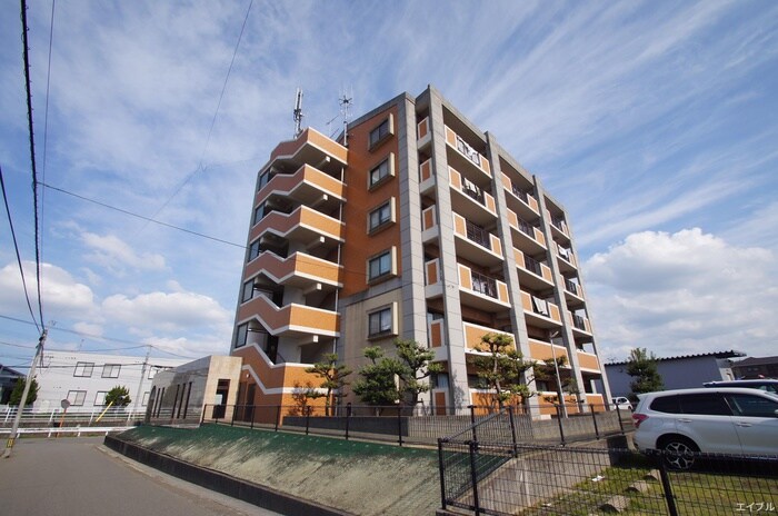 グランツウェル芳牟田の物件外観写真