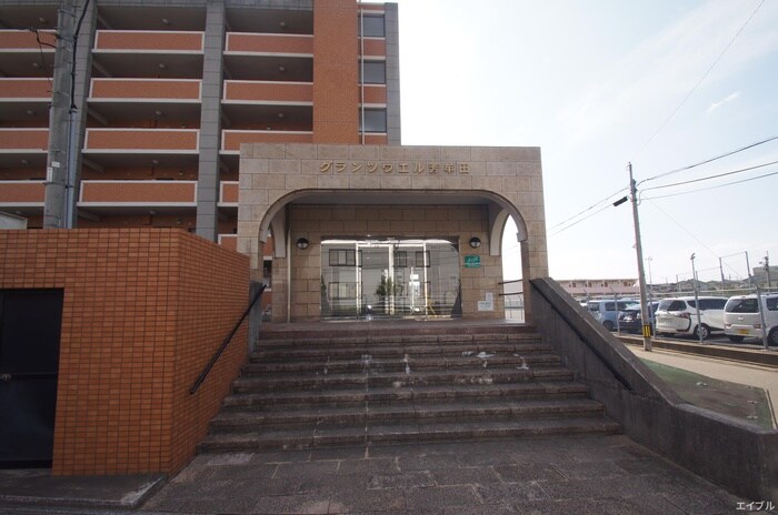 グランツウェル芳牟田の物件外観写真