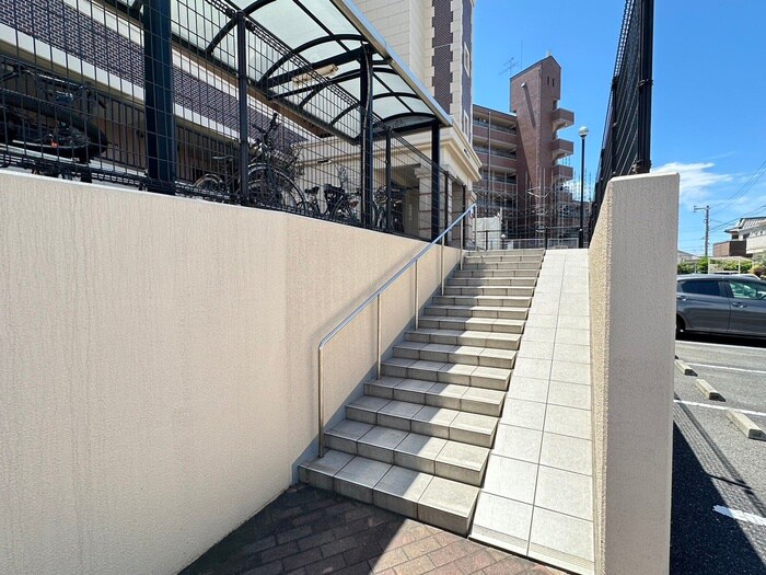 高峰ポロニアの物件外観写真