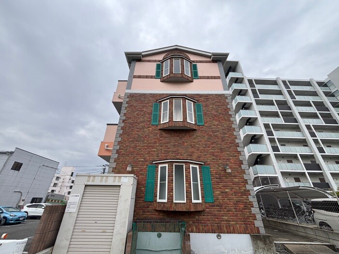 シャトレーヌ諸岡の物件外観写真