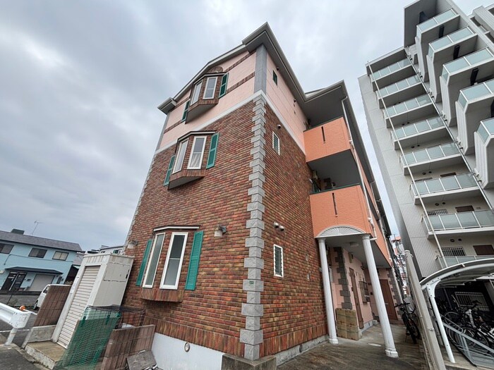 シャトレーヌ諸岡の物件外観写真