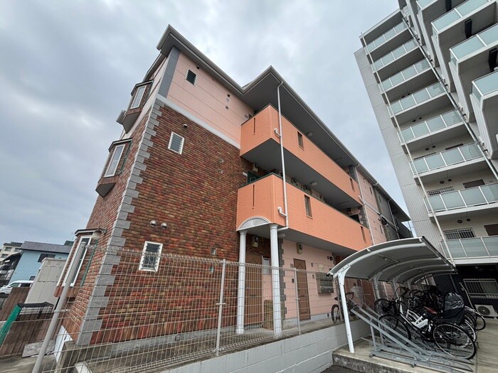 シャトレーヌ諸岡の物件外観写真