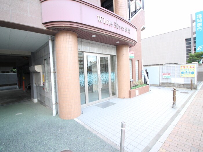 ホワイトリバー駅前の物件外観写真