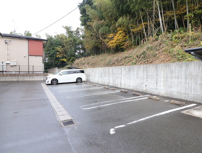 ノイ・ヴァルトB棟の物件外観写真