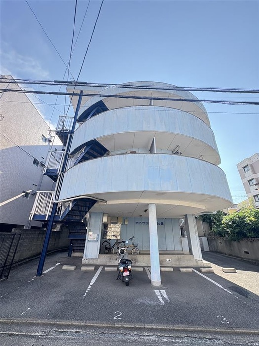 アマノフラット香住ヶ丘の物件外観写真