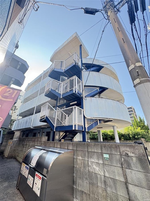 アマノフラット香住ヶ丘の物件外観写真