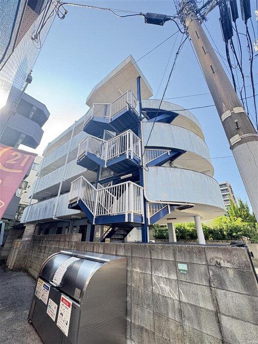 アマノフラット香住ヶ丘の物件外観写真