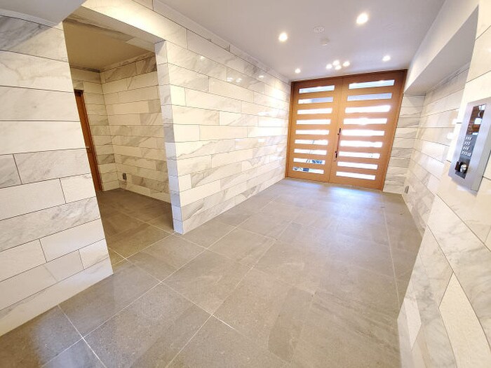 内山足立ビルの物件外観写真