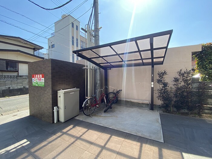 内山足立ビルの物件外観写真