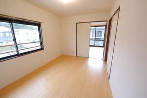 パストラル則松Ａ棟の物件内観写真