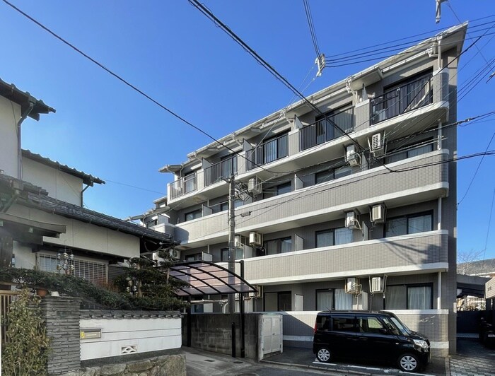 エステートモア諸岡の物件外観写真