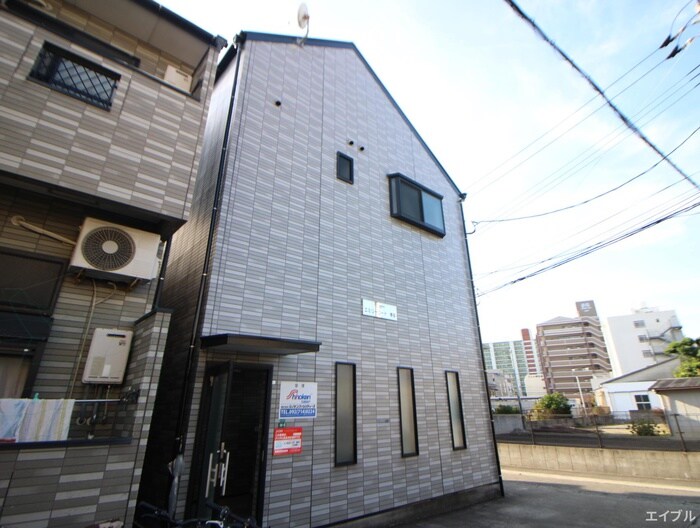 エミリーコート博多の物件外観写真