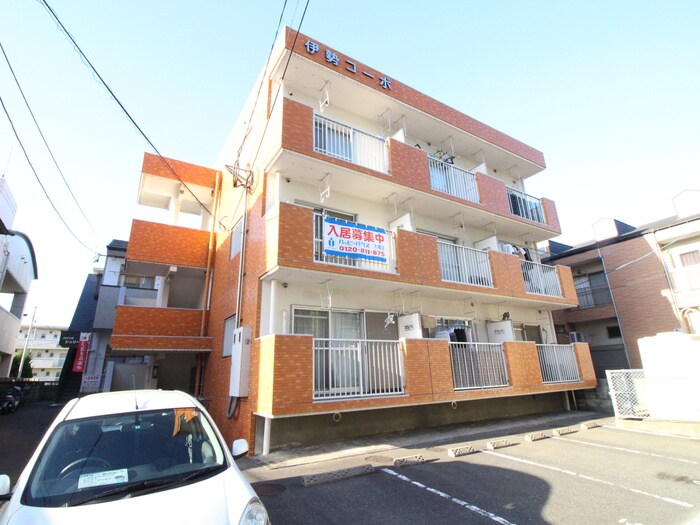 伊勢コーポの物件外観写真