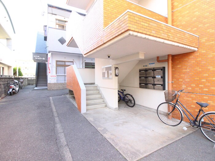 伊勢コーポの物件外観写真