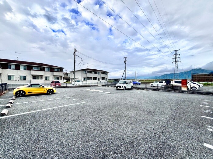 どんどんハウスⅡの物件外観写真