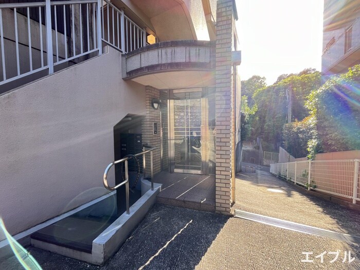 ヒルズ西赤坂(1Ｆ～4Ｆ)の物件外観写真